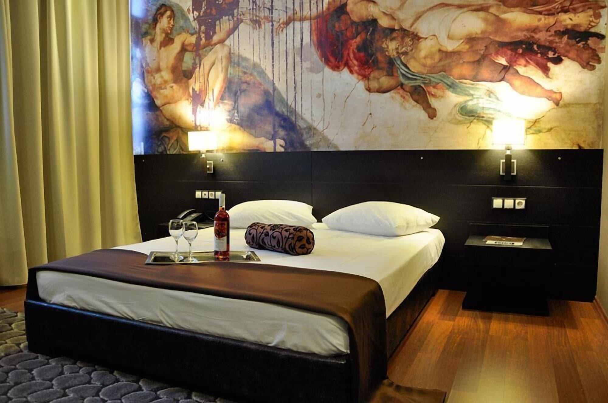 Gallery Art Hotel 3*